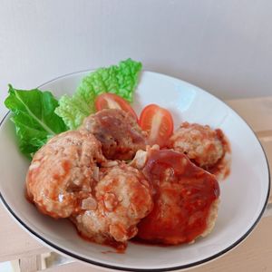 あーちゃん·͜· ♡の作ってみた!投稿(ひとくちサイズのコロコロ♡チーズハンバーグ【#レンジ】)