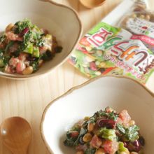 ネバネバ野菜とマグロ、蒸し豆のスプーンサラダ