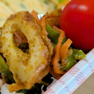 まゆのの作ってみた!投稿(超簡単☆ピーマンと竹輪のカレーマヨ炒め)