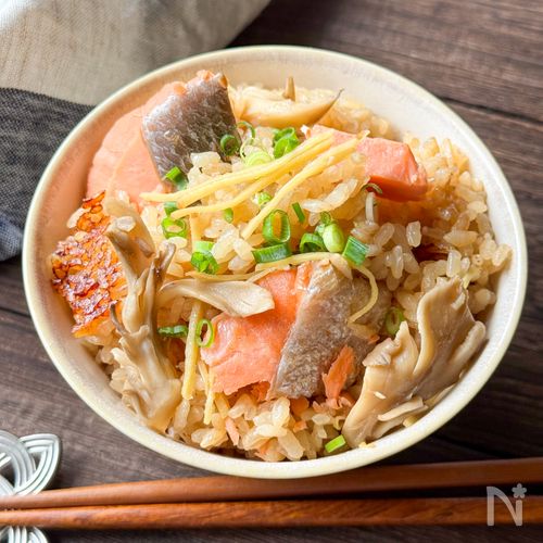 秋の味覚♪しょうがたっぷり【鮭と舞茸の炊き込みご飯】