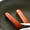 お弁当に！【ジョンソンヴィルのカレーペッパーホットドッグ】の工程1