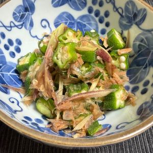 ゆっこの作ってみた!投稿(夏の涼しい副菜🎐オクラとみょうがのポン酢おかか和え😋🥗)
