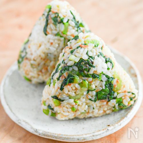 栄養たっぷり！小松菜おかかおにぎり