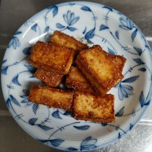 KUMIKOの作ってみた!投稿(焼くだけ！厚揚げの甘辛ごま生姜焼き｜副菜や作り置きに♪)