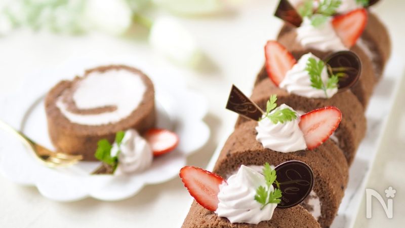 市販のアイスで鬼ラクな、チョコロールケーキ | レシピサイトNadia