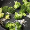 【フライパンで♪】ブロッコリーとしらすのチーズ焼きの工程2