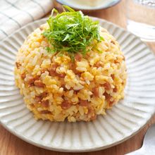 レンジにお任せ！洗い物最小限の納豆チャーハン