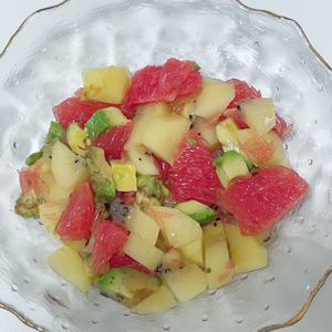 ゆまっくすの作ってみた!投稿(ビタミンたっぷり。アボカドとキウイのサラダ)