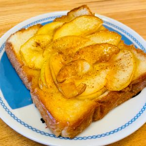ちひろの作ってみた!投稿(食パンアレンジ♡りんごのキャラメリゼトースト)