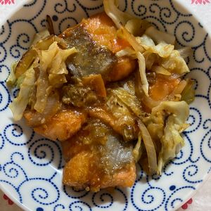 万福の作ってみた!投稿(ご飯が進む！コク旨♡【鮭とキャベツのにんにく味噌バター炒め】)