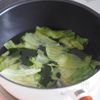 シャキッと美味しい♩【ふわたまレタスとわかめのスープ】の工程2