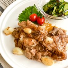 【豚こまのトンテキ風】重たくない!ホクホクにんにくと一緒に♪