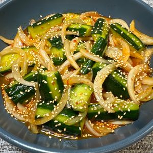 楽ラク手抜キッチン🐶🐾の作ってみた!投稿(新玉ねぎときゅうりのピリ辛漬け【食べすぎちゃうおいしさ♪】)