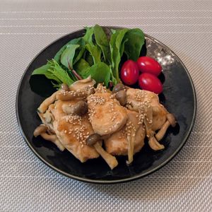 𝔂𝓾𝓶𝓲🍓の作ってみた!投稿(きのこ入り♩甘辛ガーリックチキンソテー)