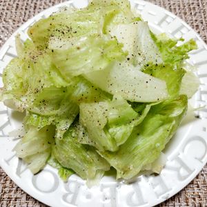 よっこの作ってみた!投稿(1分で完成♡『うま味洋風ちぎりレタス』お酒のあてにも◎)