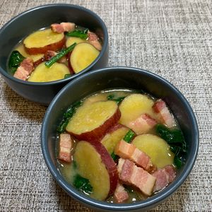 楽ラク手抜キッチン🐶🐾の作ってみた!投稿(さつまいもとほうれん草《ベーコン♡味噌スープ》)