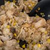 豚バラととうもろこしのガリバタ醤油焼き飯の工程2