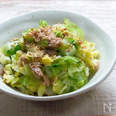 材料2つ!簡単すぎる『キャベツとツナのやみつきオイル蒸し』