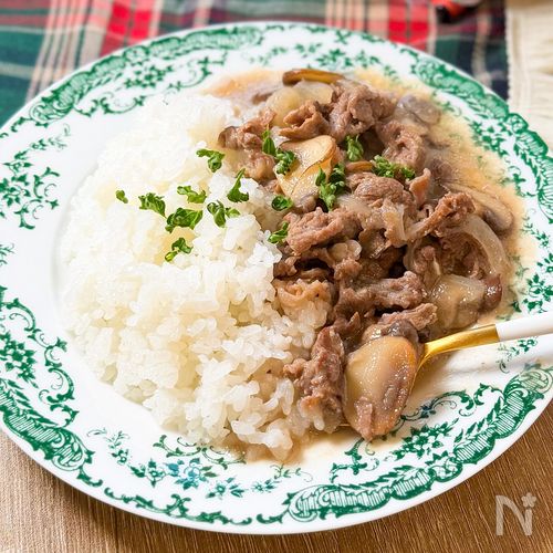 お家にある材料で♡【簡単ビーフストロガノフ】