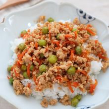 子ども大好き野菜入り醤油麹そぼろ丼