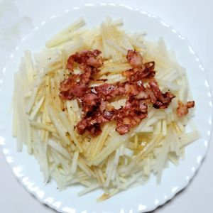 ふうかの作ってみた!投稿(一度食べればやみつき！大根とベーコンのシンプルサラダ)