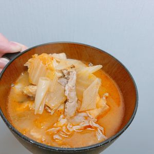にやちゅーの作ってみた!投稿(体ぽかぽか♡豚こまと厚揚げのキムチ味噌汁)
