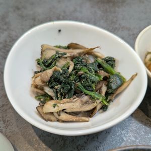 ひつじの作ってみた!投稿(『舞茸とほうれん草の胡麻和え』栄養満点♪ダイエット美容にも♡)