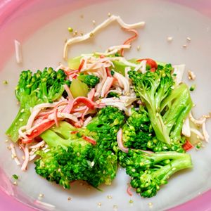 Momo♡の作ってみた!投稿(【ブロッコリーとかにかまのごま和え】彩りばっちり☆節約副菜♪)