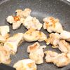 簡単でおすすめ!鶏もも肉とピーマンの明太子炒めの工程2