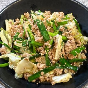 楽ラク手抜キッチン🐶🐾の作ってみた!投稿(たっぷり野菜が美味♡『キャベツとニラのひき肉あんかけ丼』)
