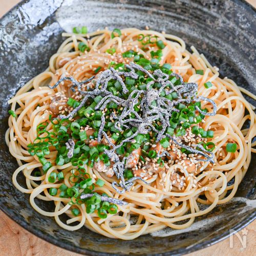 ぱぱっと作ってぱぱっと食べる!薬味たっぷり納豆パスタ