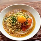 【冷やしたぬきキムチうどん】かけるだけ！のせるだけで美味！
