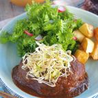 赤味噌が決め手！ソースもごちそう♪和風デミハンバーグ