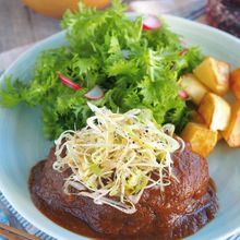 赤味噌が決め手！ソースもごちそう♪和風デミハンバーグ