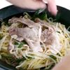 【レンジで完結・簡単】豚ともやしの塩焼きそばの工程3