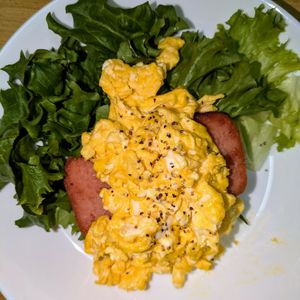 joe sanの作ってみた!投稿(ビールに最高【お手軽ステーキスクランブルエッグのせ】)
