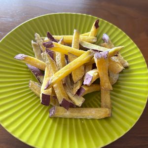 こむぎの作ってみた!投稿(甘じょっぱくてやみつき！『さつま芋の塩バターフライドポテト』)
