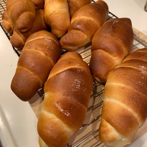 ぐ〜たら子の作ってみた!投稿(幸せのカリじゅわ🐄練乳ミルク塩バターパン)