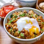 豚こま肉で絶品丼ぶり！『韓国風甘辛豚こま丼♡温玉のっけ』