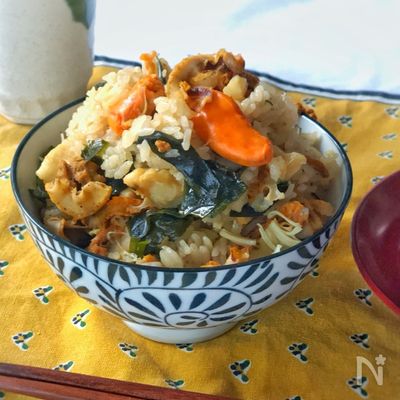 生ホタテむき身とわかめの炊き込み混ぜご飯
