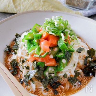 汁が美味しいそうめん《オクラとサーモンのぶっかけ素麺》