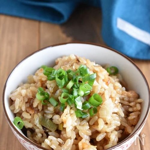 【焦がしネギと油揚げの炊き込みご飯】おかわりが止まらない!