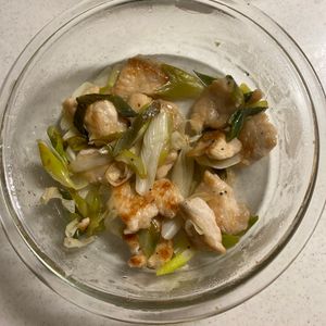 1132785の作ってみた!投稿(やみつき♡鶏むね肉と長ねぎの塩レモン炒め)