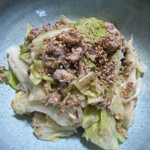 ゆっこの作ってみた!投稿(包丁不要！5分で【キャベツとさばの旨だれ和え】さば缶で簡単◎)