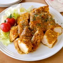 フォークで刺して焼くだけ！フライパンで完結タンドリーチキン