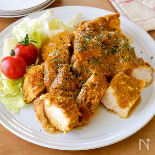 フォークで刺して焼くだけ!フライパンで完結タンドリーチキン