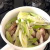 【里いものコクうまスープ】一杯で満足できる！の工程2
