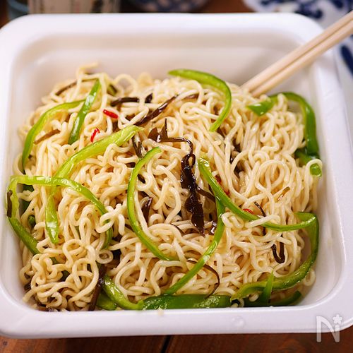 カップ塩焼きそばアレンジ🍜ピーマン塩昆布をなめんなよ😺♪