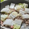 主菜にも副菜にも◎【白菜と厚揚げのコクうま炒め煮】の工程2