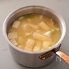 【豆腐と長ねぎと油揚げのお味噌汁】サッと煮るだけ♪の工程2